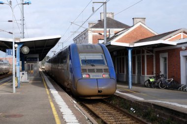 Brittany 'deki Vannes istasyonunda tren.