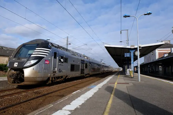 Brittany 'deki Vannes istasyonunda tren.