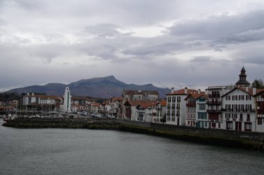 Saint-Jean-de-Luz Limanı ve Bask evleri 