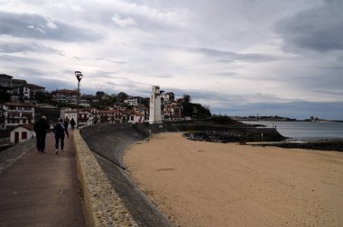 Lezbiyen Saint-Jean-de-Luz sahilinde