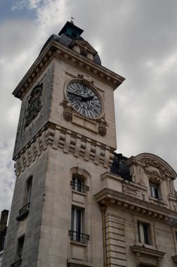 Bayonne SNCF istasyon saati Pirenes Atlantik 'te. 