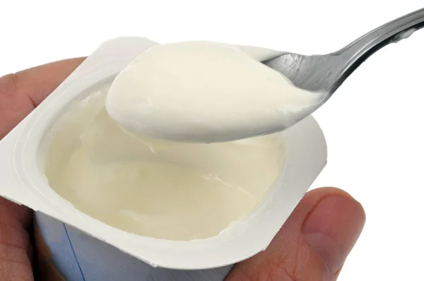 Jíst Obyčejný Jogurt Lžící Zblízka Bílém Pozadí — Stock fotografie