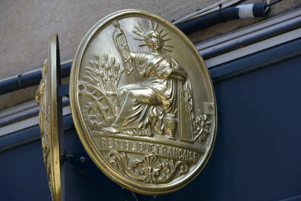 Fransa 'da noter tabelası kapat