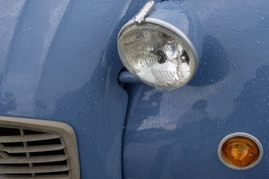 Citroen 2 CV 'nin far ve ızgaraları.