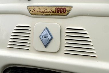 Renault Estafette 'nin logosu 1000 yakın plan.