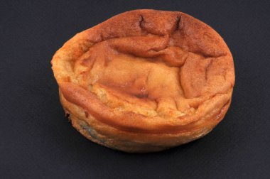 Siyah arkaplanda Far Breton yakın plan 