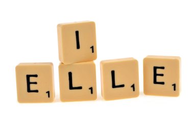 Beyaz bir arkaplanda zamirleri oluşturan mektuplar.