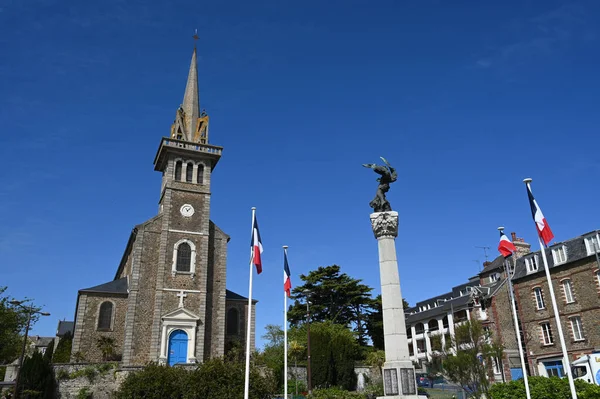 Notre Dame Emeraude Dinard Kerk Het Oorlogsmonument — Stockfoto