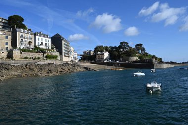 Promenade au Clair de Lune ve Place Jules Boutin Dinard 'da