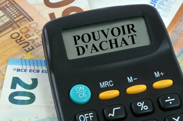 法国购买力概念 其计算器放在欧元钞票上 — 图库照片