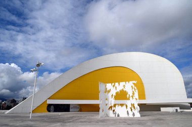 Aviles, İspanya 'daki Niemeyer Merkezi' nin konferans salonu. 