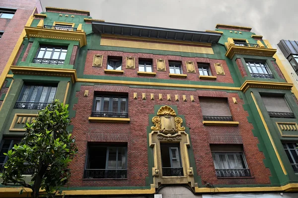 Building Red Bricks Gilding City Oviedo Spain — Stock Photo, Image