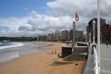 San Lorenzo plajı ve San Lorenzo geçidi. 