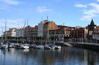 İspanya 'nın Gijon şehrinden Marina.