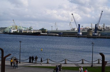 Kargo gemisi La Coruna limanına demir attı.