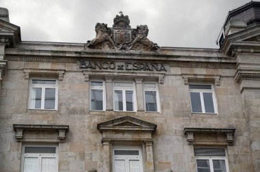 La Coruna şehrinde İspanya Bankası Cephesi