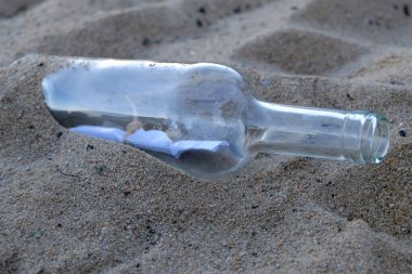 kum şişe bir mesaj 