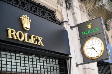 İspanya 'daki La Coruna' da bir FNAC mağazasının işareti.