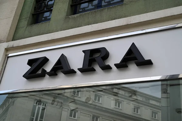 Zara Store Sign City Oviedo Spain — Fotografia de Stock