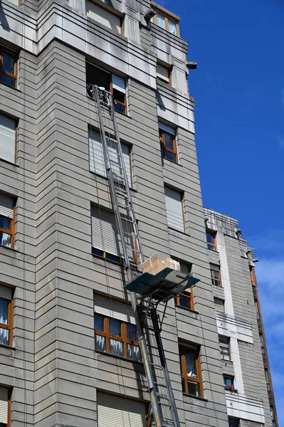 Moving Furniture Lift Building Aviles — Stock Photo, Image