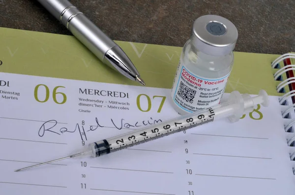 Vial Moderna Vaccine Covid Syringe Placed Diary Which Noted Reminder — ストック写真