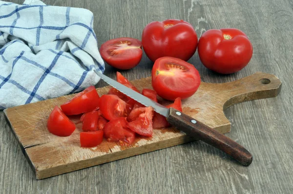 Tomatoes Cut Small Pieces Knife Cutting Board — Foto de Stock