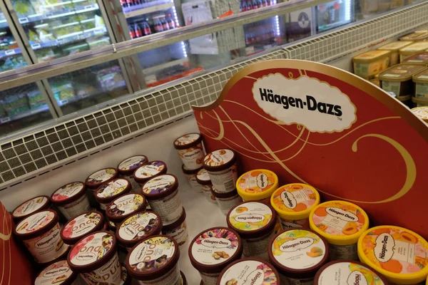 Tubs Hagen Dazs Brand Ice Cream Supermarket — Zdjęcie stockowe