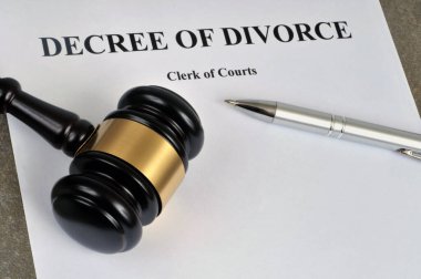 Divorce decree with judge gavel and pen