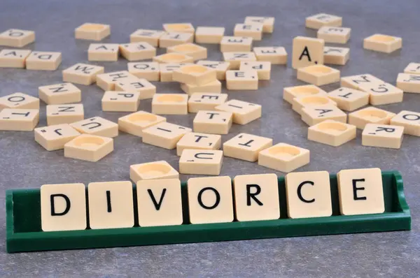 Divorce Concept Written Scrabble Letters — Stockfoto