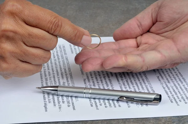 Concept Signing Divorce Document Delivery Wedding Ring Hand — Foto de Stock
