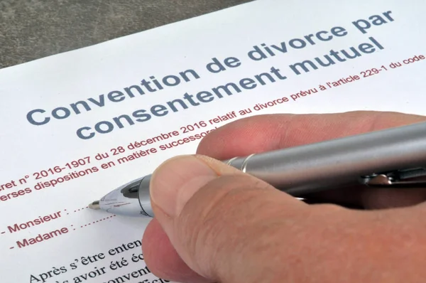 Concept Signing Divorce Agreement Mutual Consent Pen — Foto de Stock