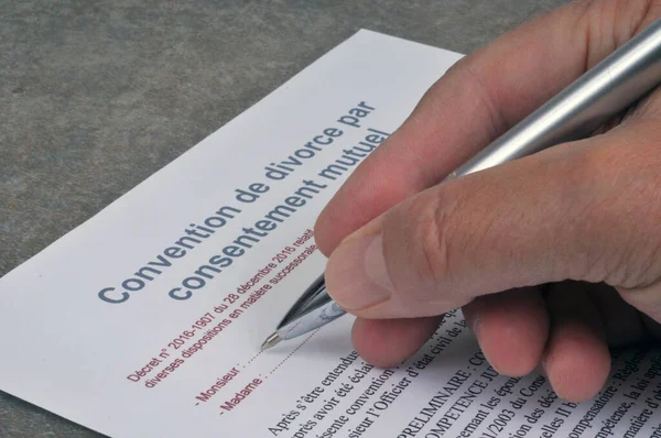 Concept Signing Divorce Agreement Mutual Consent Pen — Foto de Stock
