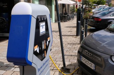 Fast charging station for electric cars in France