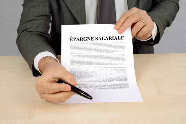 Concept Man Holding Payroll Savings Contract French — Foto de Stock