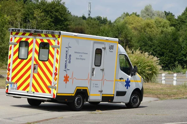 French Rescue Emergency Care Ambulance — ストック写真