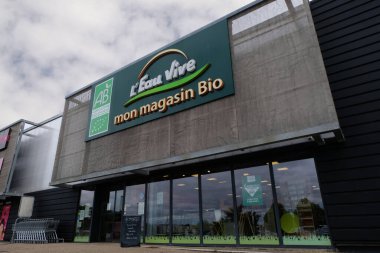 Entrance to the L'eau Vive organic store in Vannes in Brittany 