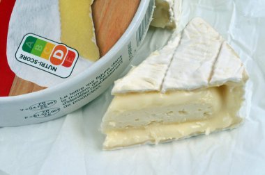 Peynir soslu peynirli krema ambalajı.