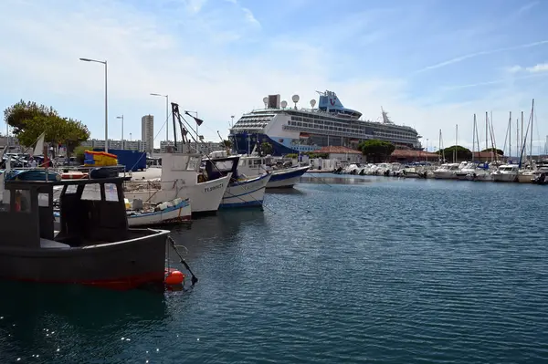 Лодки Круизный Лайнер Порту Тулон — стоковое фото