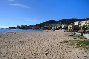 Korsika 'nın Ajaccio şehrindeki Trottel plajı.