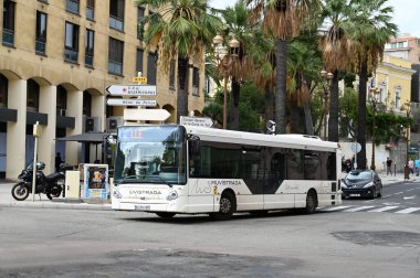 Korsika 'nın Ajaccio şehrinde toplu taşıma için Muvistrada otobüsü