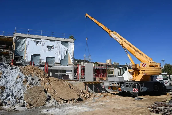 Crane Teherautó Egy Építkezésen Ajaccio Városában Korzikán — Stock Fotó