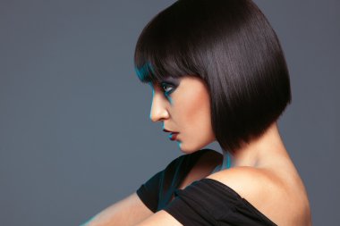 güzel esmer profil portresi