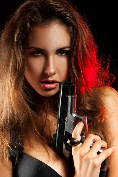 Porträt einer Frau mit Pistole — Stockfoto