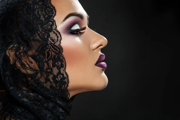 Foto profilo di donna sexy su black black ground — Foto Stock