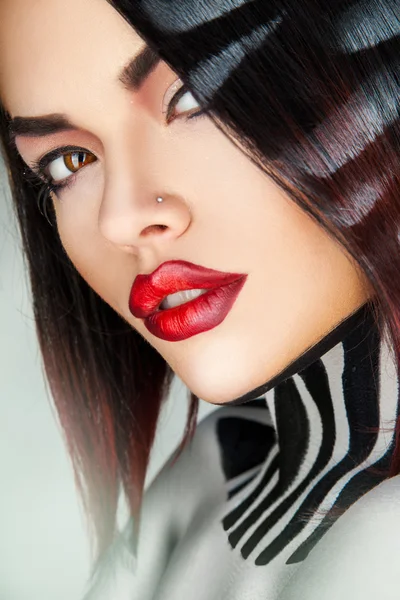Närbild porträtt av sexiga mode modell i studio — Stockfoto