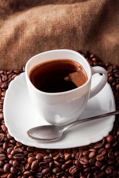 Xícara com café e colher — Fotografia de Stock