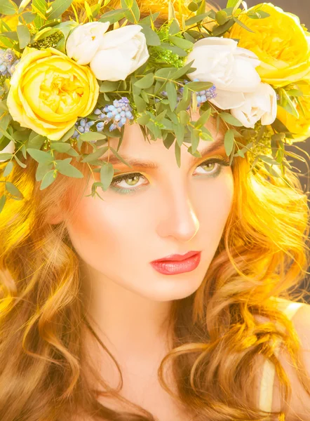 Cute woman with flowers on hair looking away — Stock Photo, Image