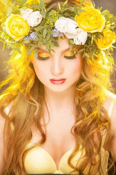 Retrato de mulher de primavera em estúdio — Fotografia de Stock