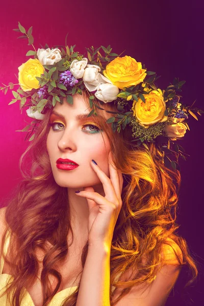 Gorgeous girl with wreath on hair — Stock Photo, Image