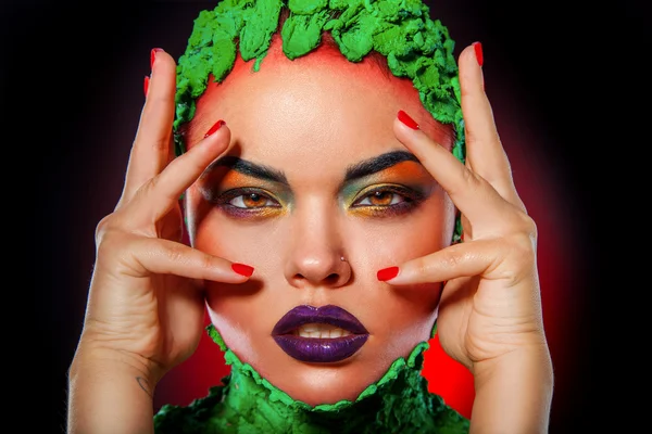 Sensuele vrouw portret met creatieve make-up — Stockfoto
